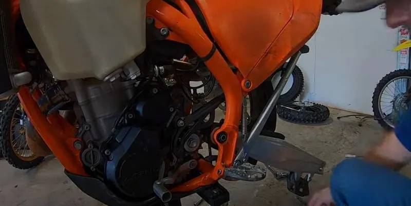dirt bike swing arm maintenance