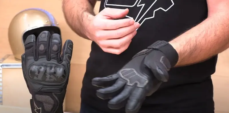 The Corozal V2 gloves show mixed durability results across different riding conditions and usage patterns. I've analyzed user reports and durability data to provide a clear picture of what to expect.