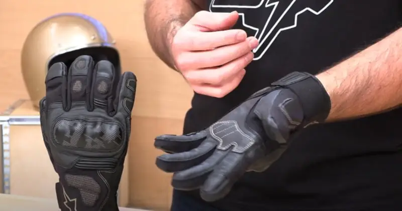 These gloves don't have a visor wipe, which is a significant oversight when riding in wet weather. Here's how it compares to competitors with this essential feature: