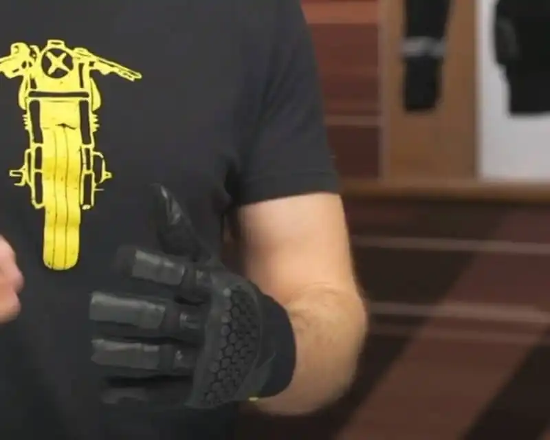 An image explaining about the protection of the Knox Urbane Pro Gloves